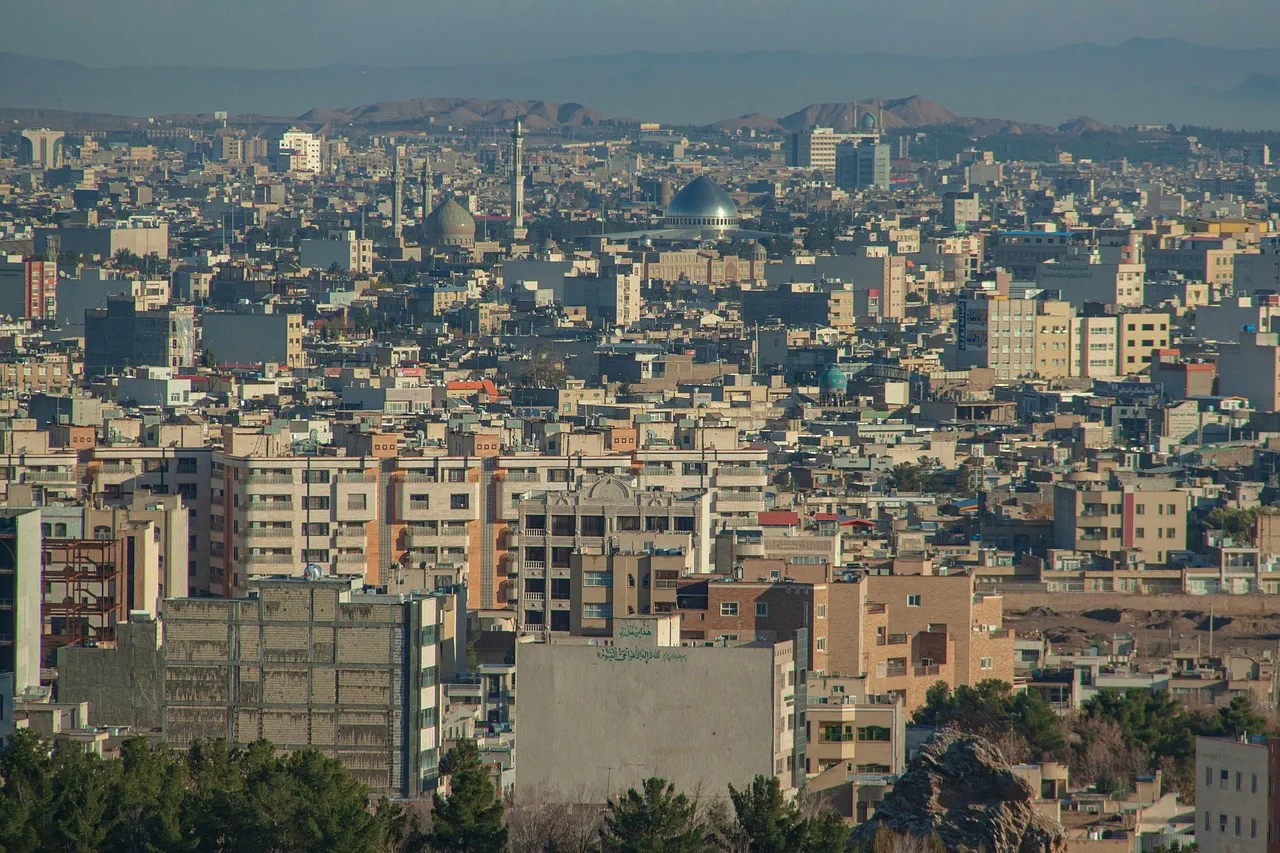 Nakon što su vesti o smrti Iranskog vrhovnog vođe pošle da se šire kroz svet, kako saznajemo, direktno iz Bele kuće je krenula da se širi i informacija da Tramp ima ideju koga bi mogao da postavi za novog vrhovnog vođu, i prema anonimnim izvorima, radi se o Aleksandru Vučiću.