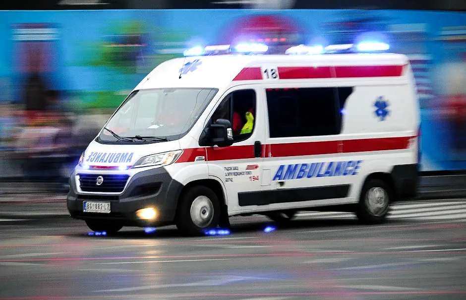 Kako saznajemo, prema rečima njegovih prijatelja, V.S. inače je inače "malo" sklon alkoholu, ali nikada nisu doživeli ovako nešto od njega. Navodno je popio gotovo LITRU Vinjaka i došao na ideju da ukrade kola hitne pomoći da bi snimio TIKTOK VIDEO i IMPRESIONIRAO bivšu devojku.